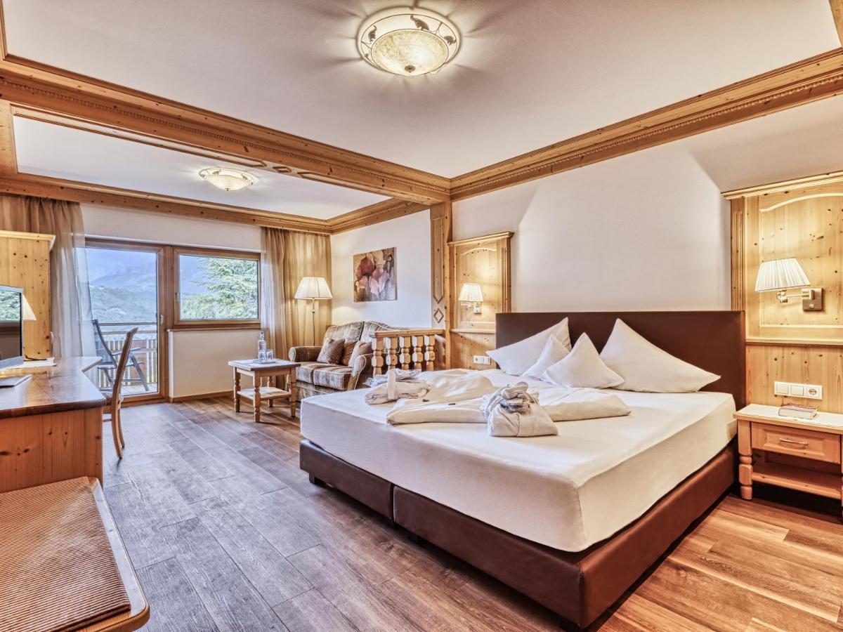 Junior Suite with Balcony,1019653159:JPEG
