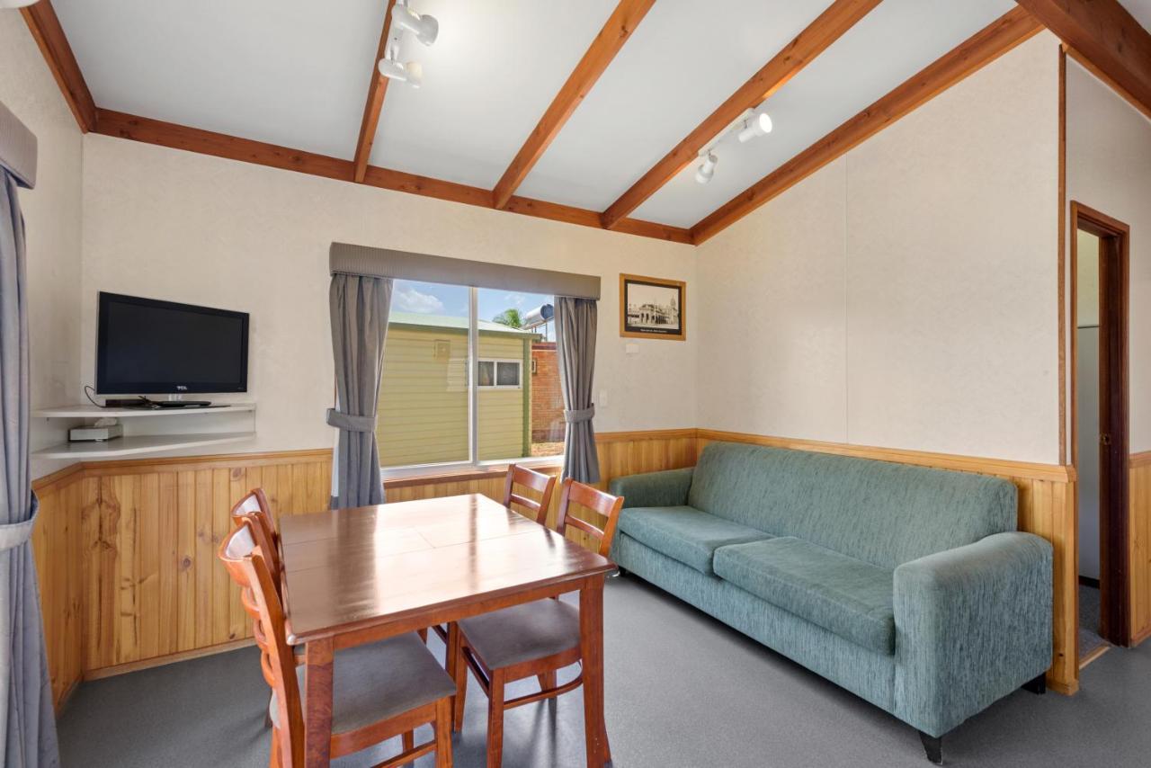Standard 2 Bedroom Cabin - Sleeps 6