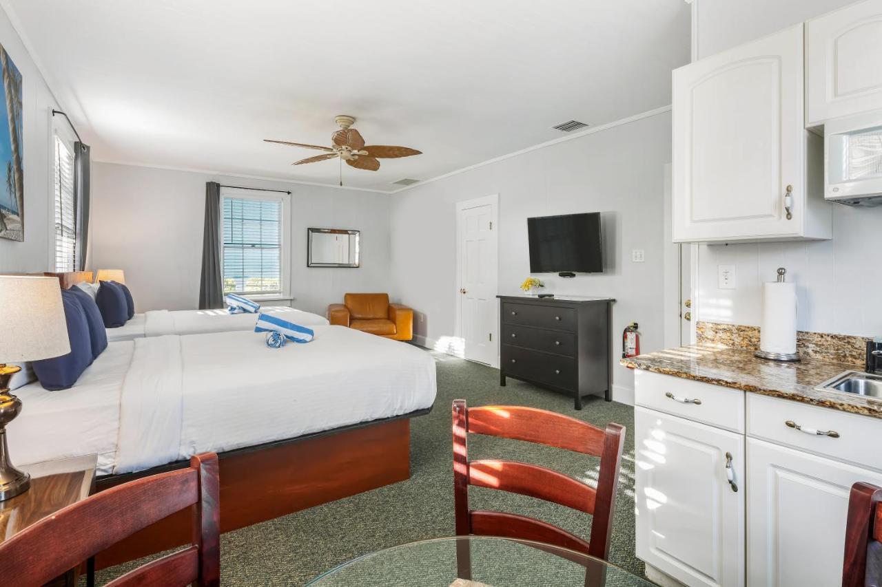 Queen Room with Two Queen Beds,1616875693:JPEG