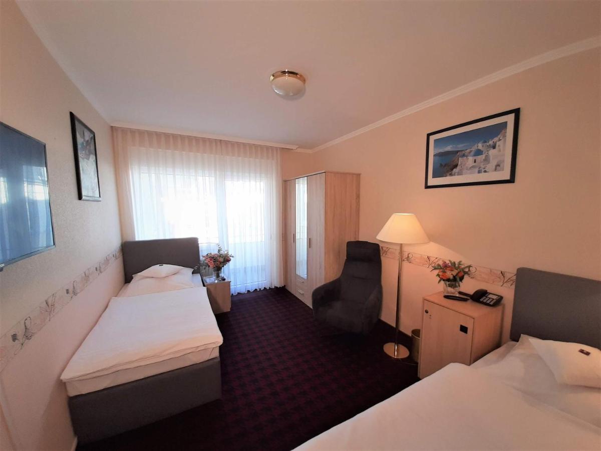 Standard Twin Room,1076015104:JPEG