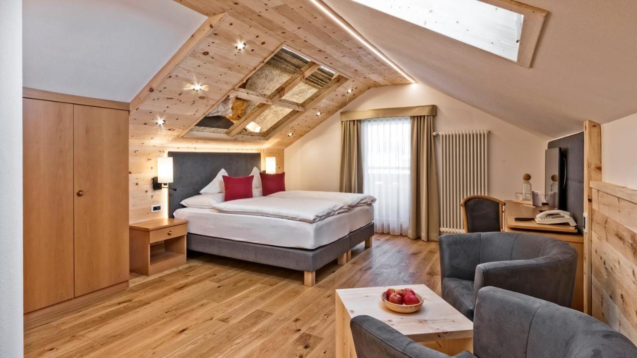 Deluxe Double Room with Balcony,1742812675:JPEG