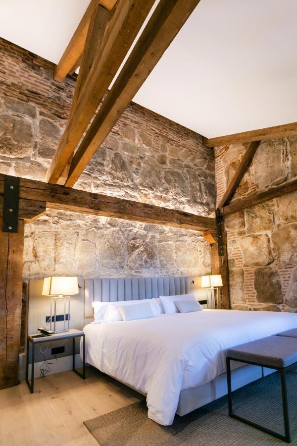 Suite con cama extragrande y sofá cama