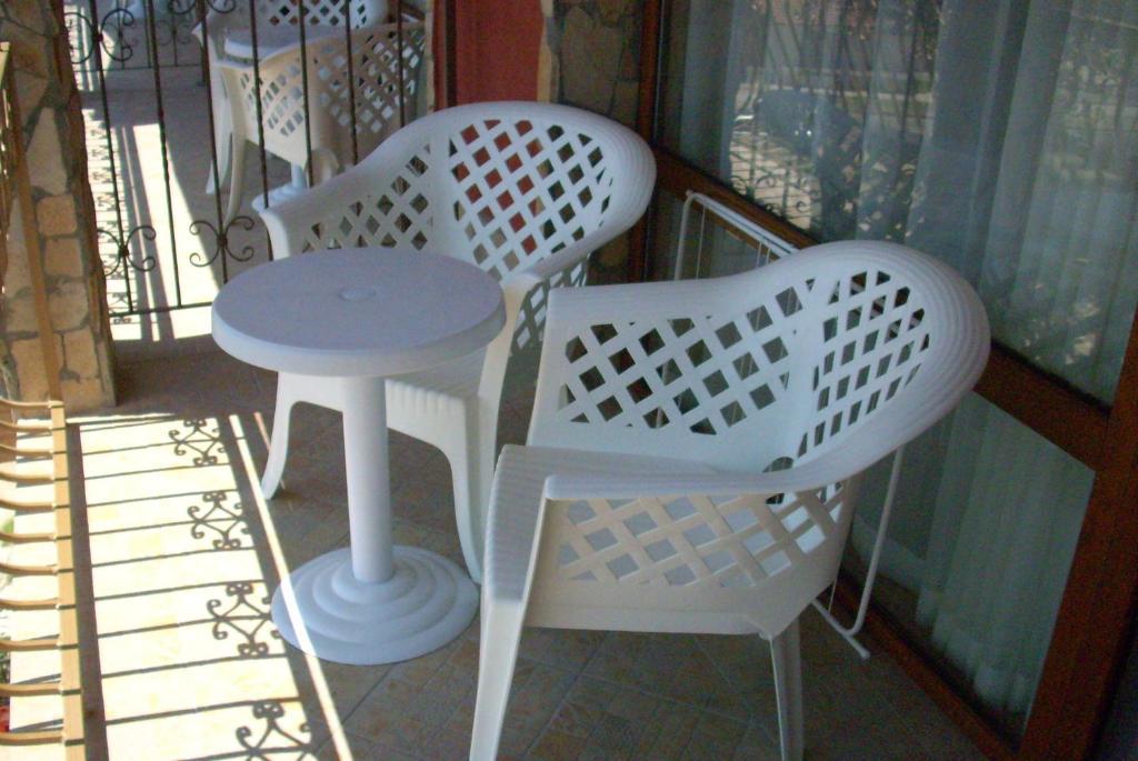 Studio with Balcony (3 Adults + 1 Child)