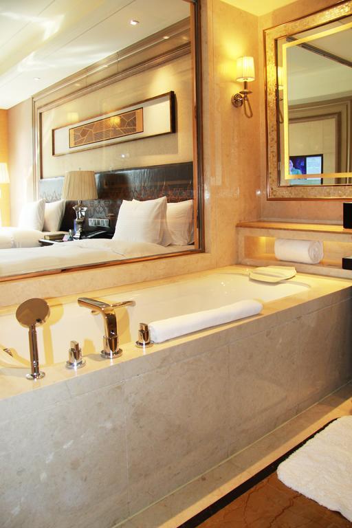 Deluxe Suite,115324487:JPEG