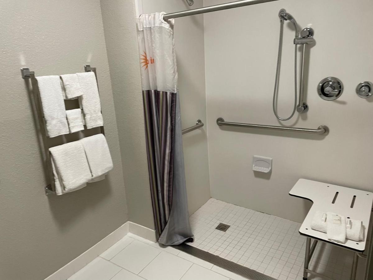Double Room with Mobility Access and Roll-In Shower, Non-Smoking,1550211988:JPEG