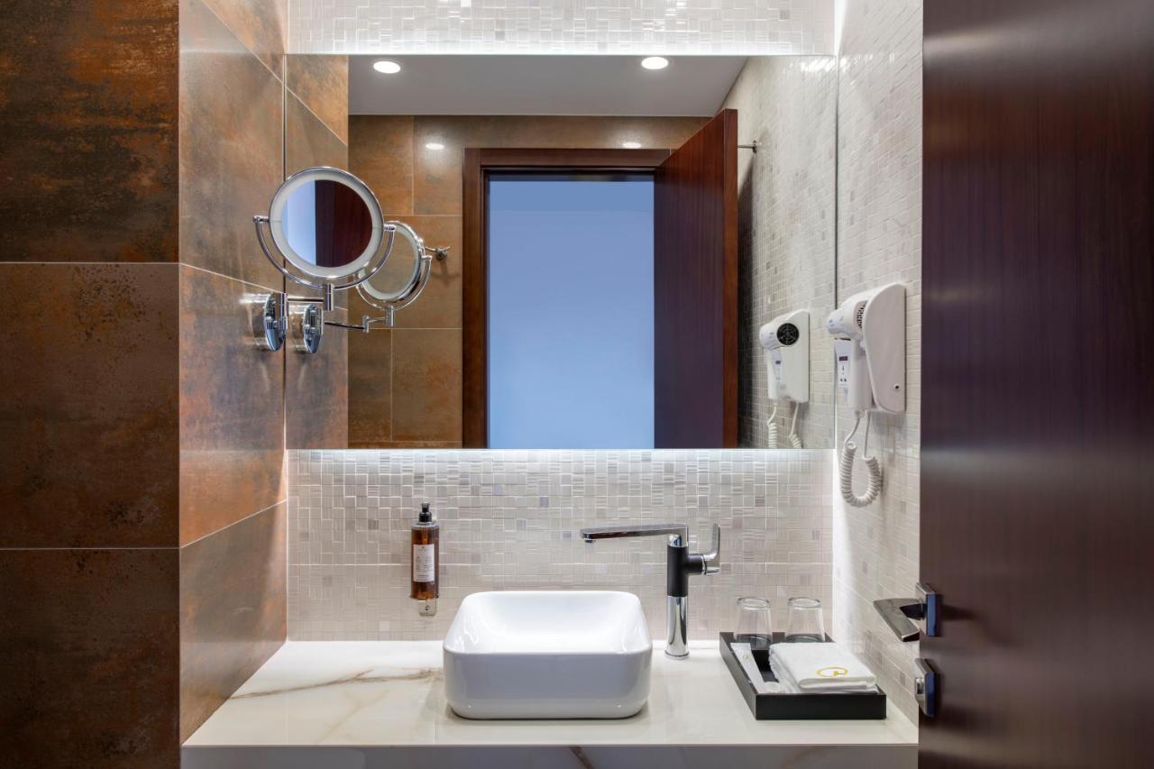 Executive Suite,1184227117:JPEG