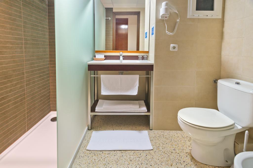 Single Room with Balcony,123119605:JPEG