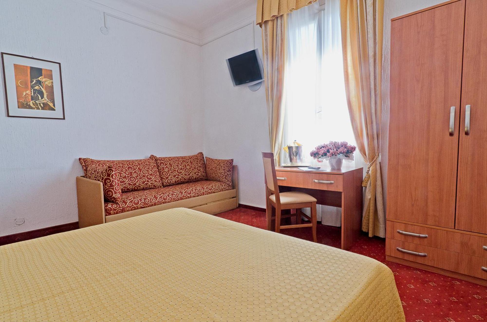 Standard Double or Twin Room,750685253:JPEG