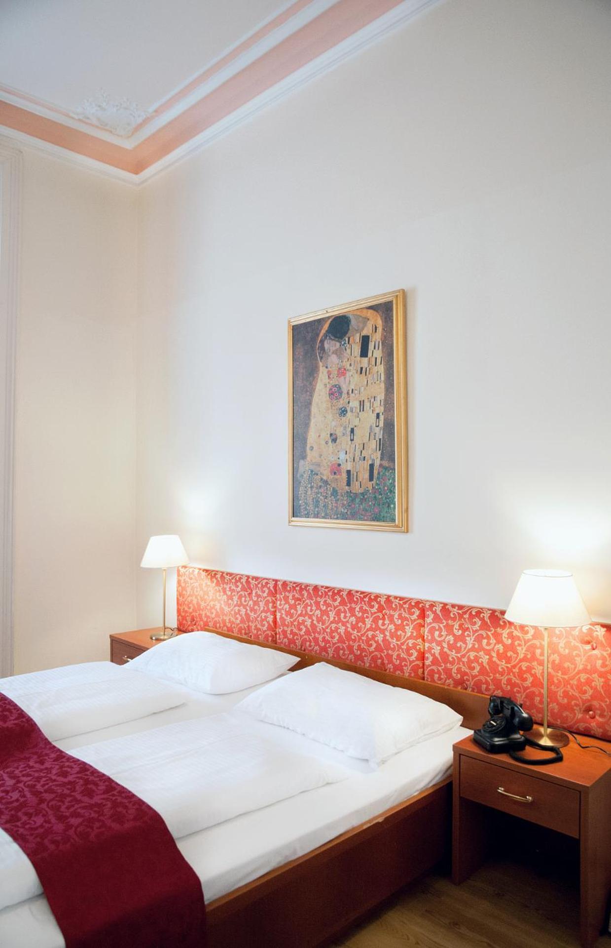 Double Room,1589160517:JPEG