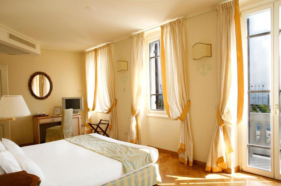 Deluxe Double or Twin Room with Lake View and Balcony,443827326:JPEG