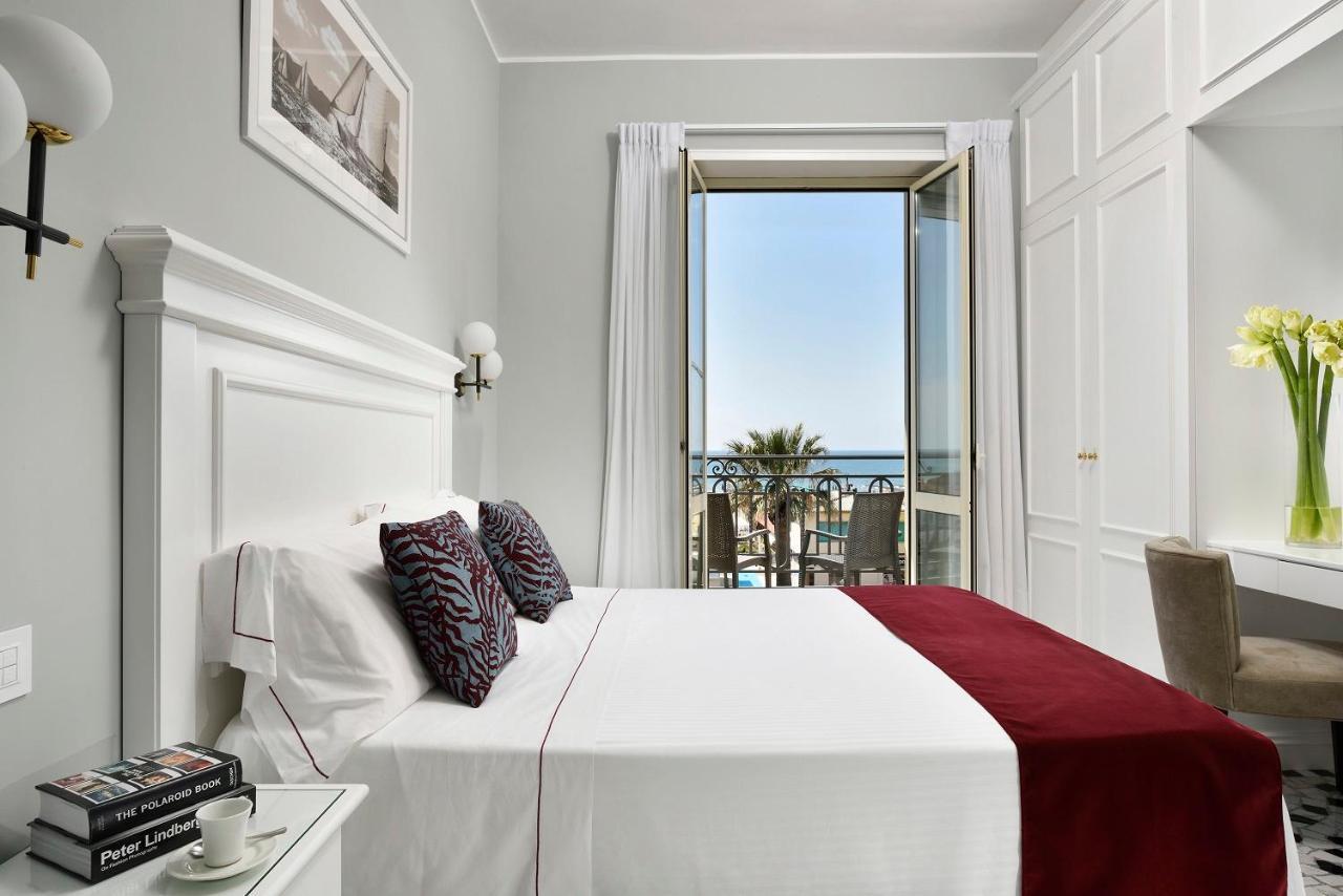 Panorama-Doppelzimmer mit Meerblick und Balkon