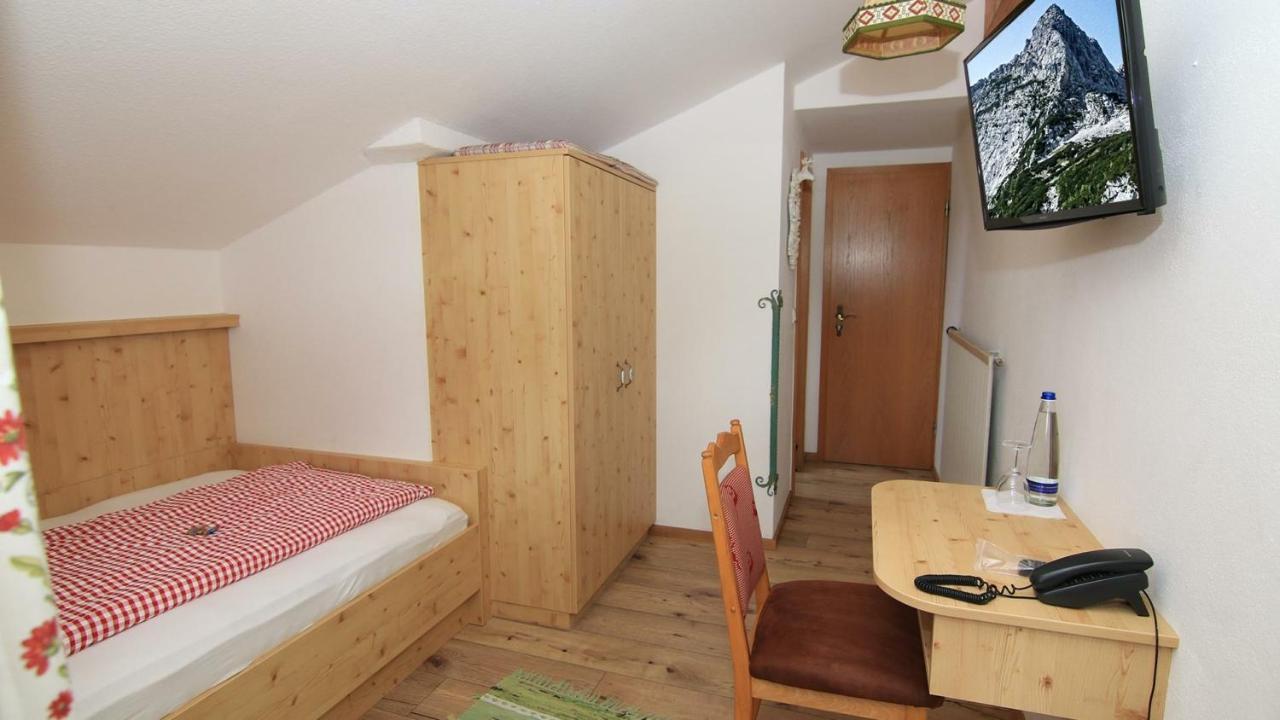 Single Room,1498792885:JPEG