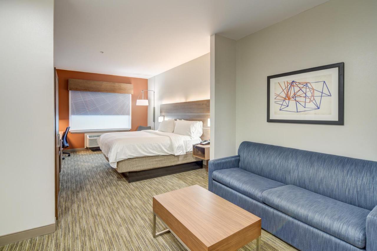Standard King Room with Extra Space