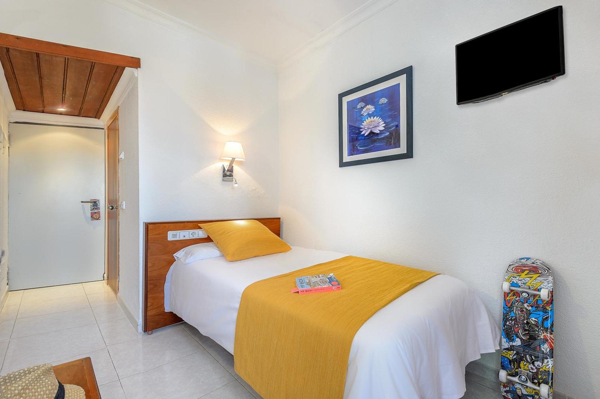Single Room,1272547606:JPEG