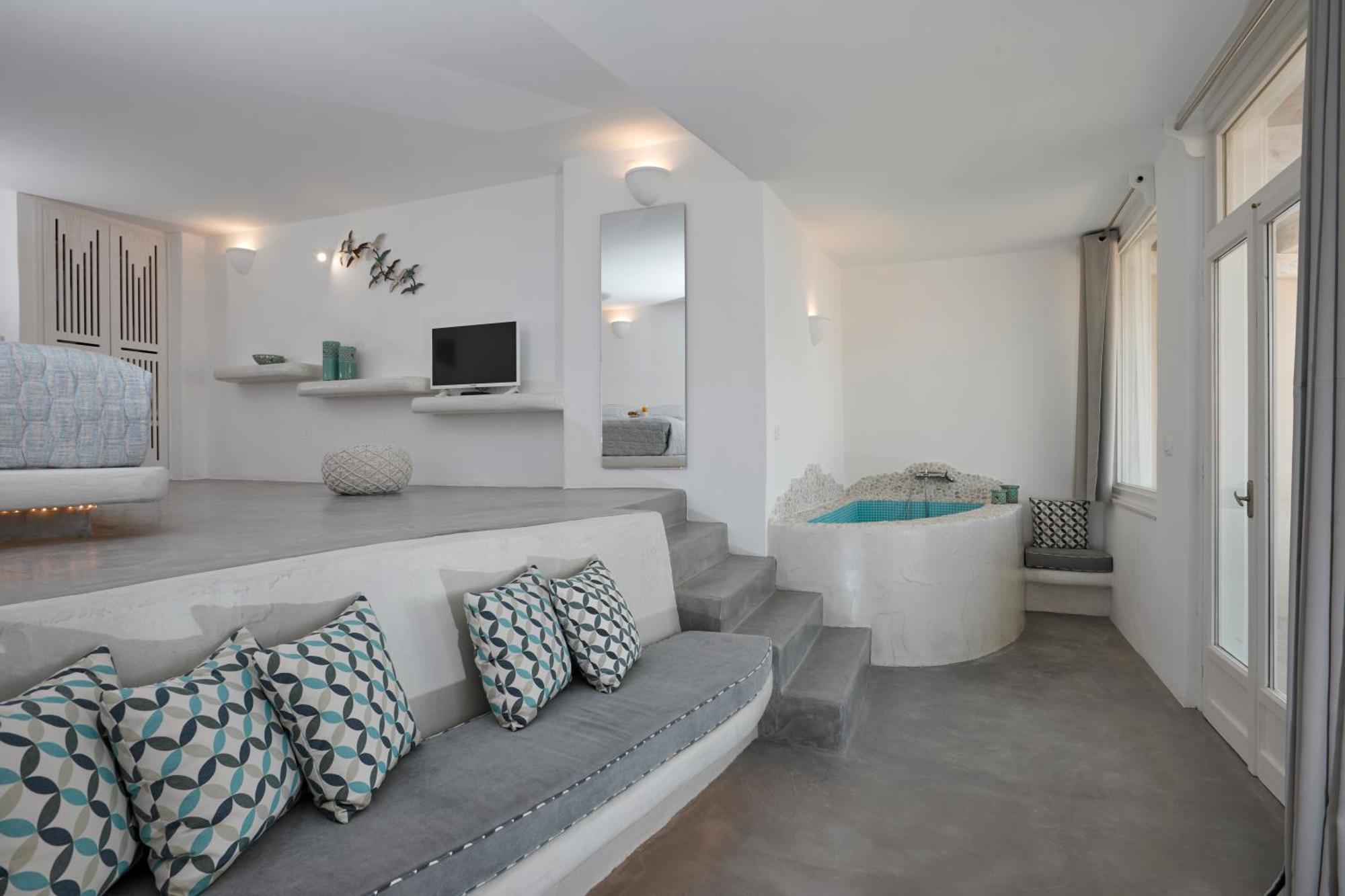 VIP Suite With Private Outdoor Hot Tub & Panoramic Caldera View,1273428871:JPEG