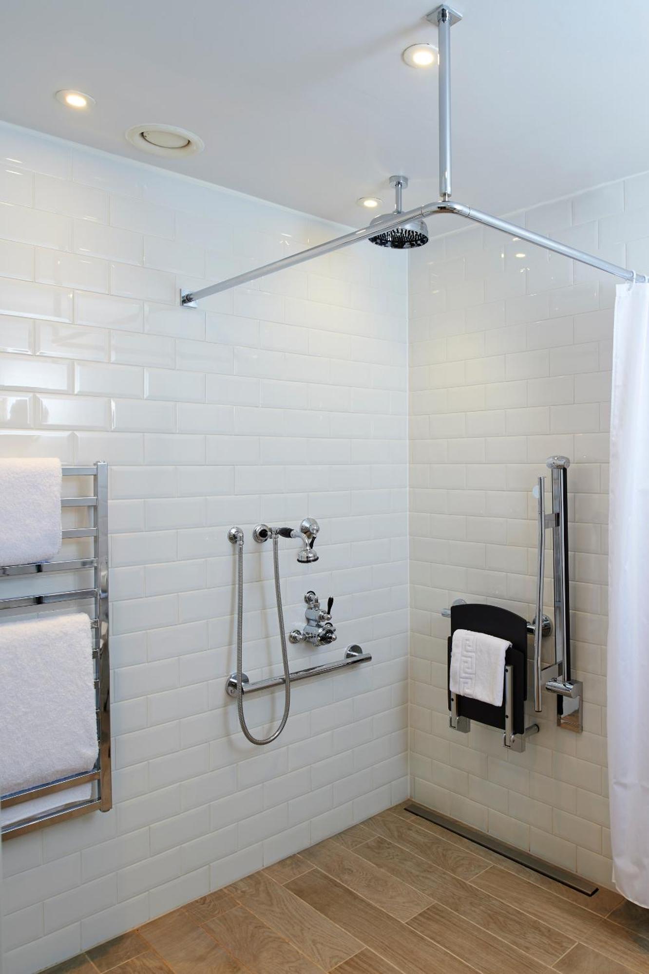 Double Room Mobility Access Roll Shower,1432713595:JPEG
