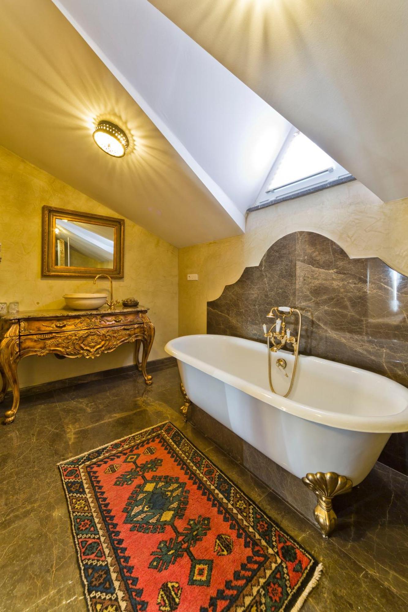 Deluxe Suite with Sea View and Balcony,1580478347:JPEG
