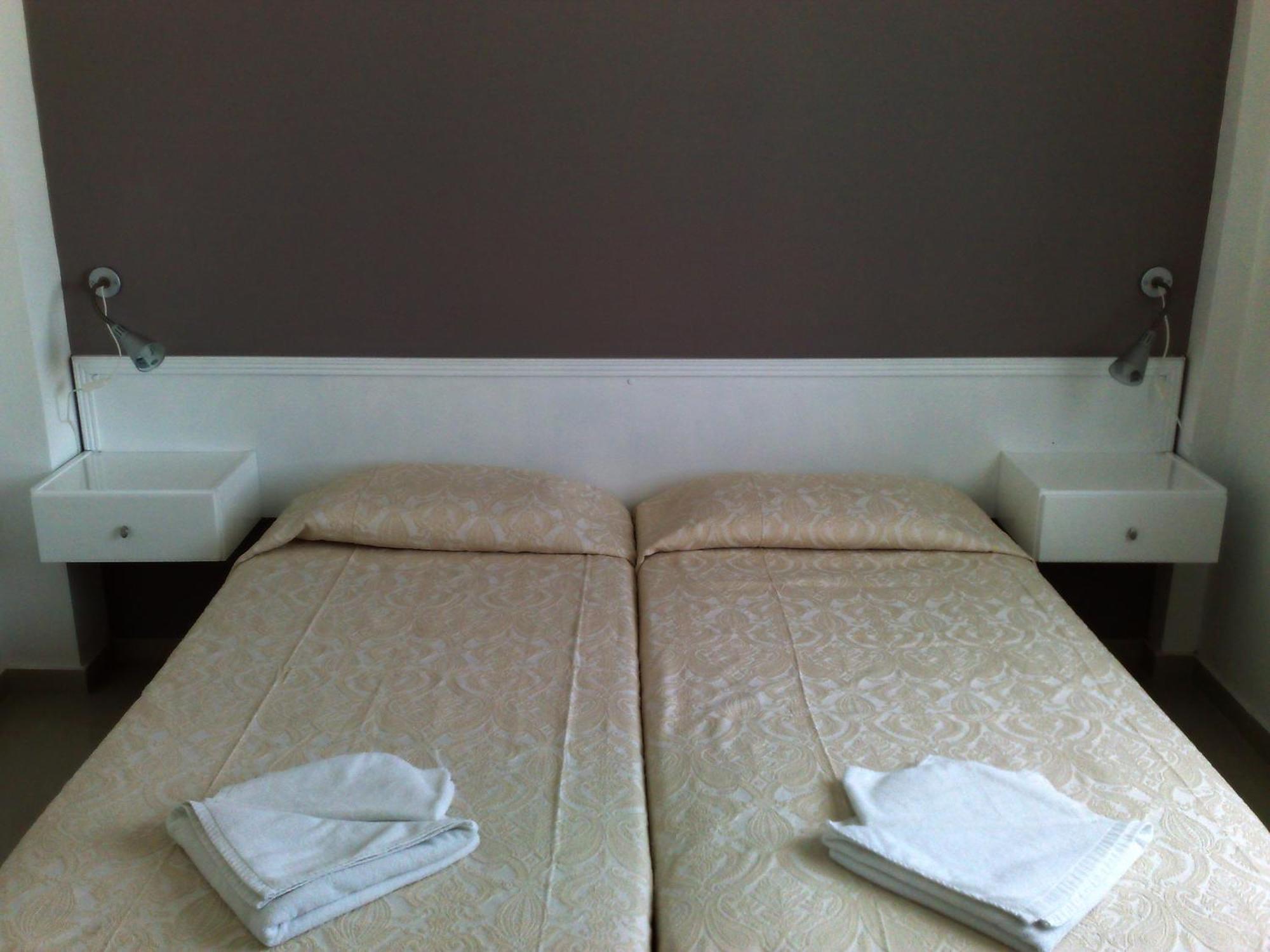 One-Bedroom Apartment,1275212938:JPEG