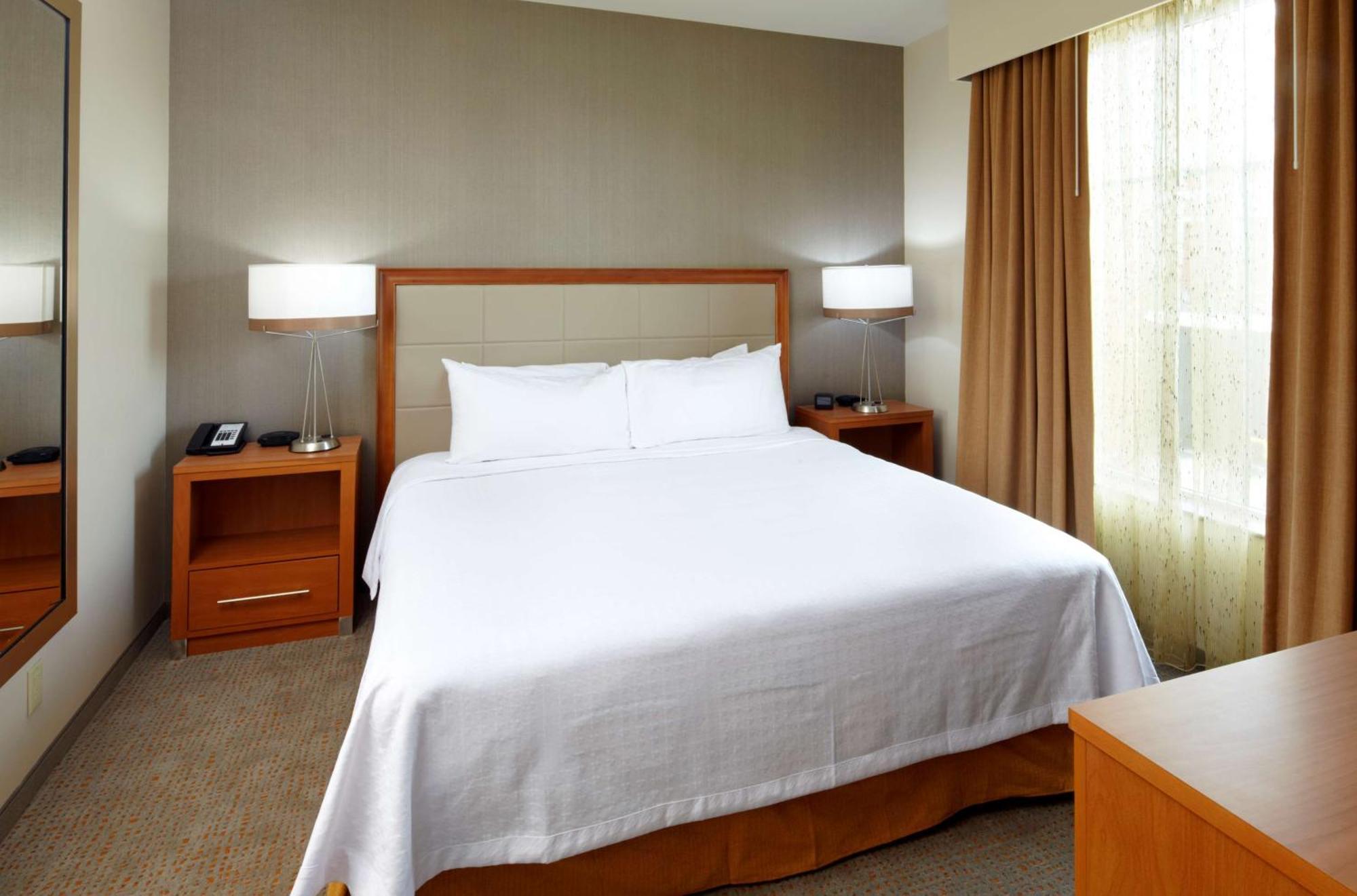 One-Bedroom King Suite - Non-Smoking