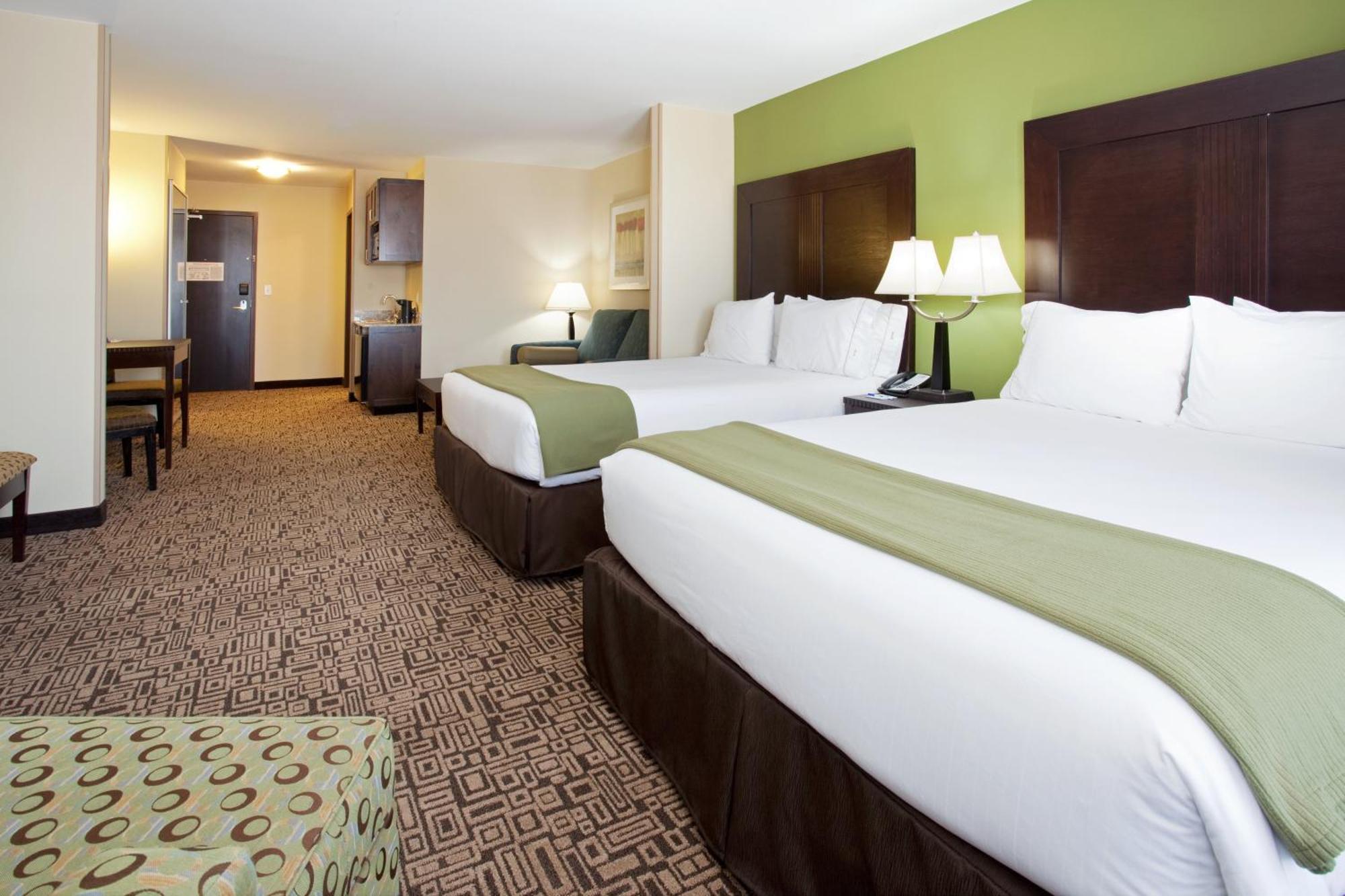 Suite Two Queen Beds