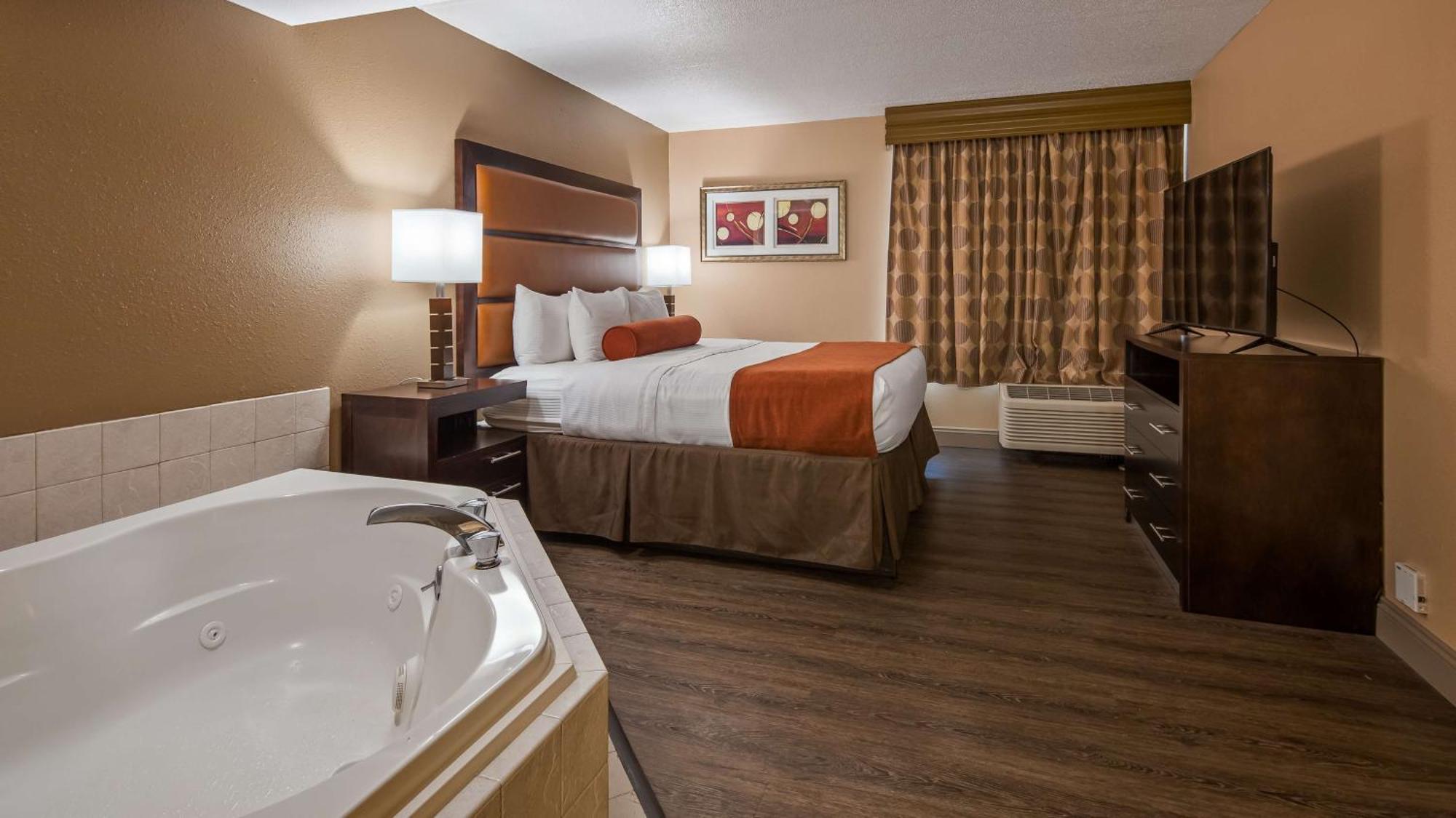 King Suite with Jacuzzi - Non-Smoking,1283509060:JPEG
