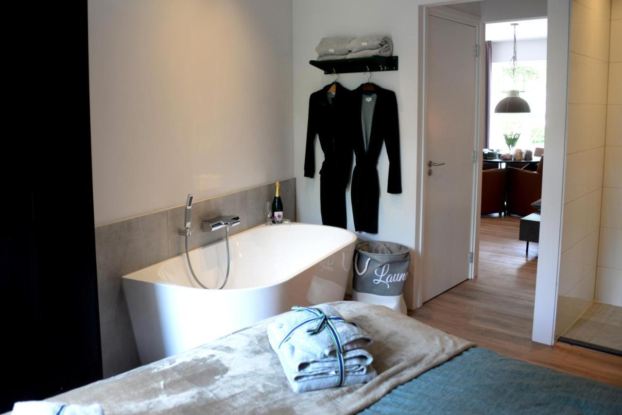Deluxe Double Room Bath,1294491355:JPEG