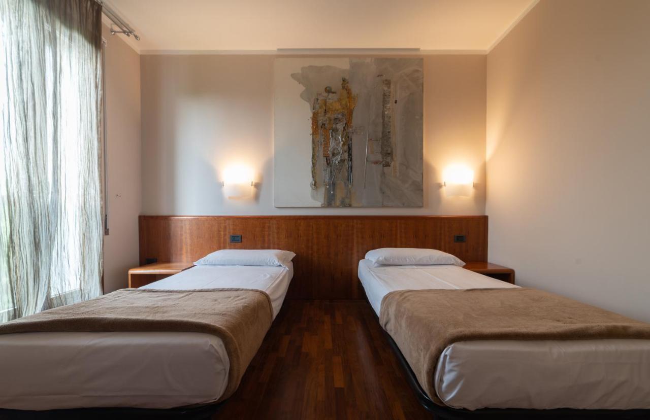 Budget Twin Room,1295895547:JPEG