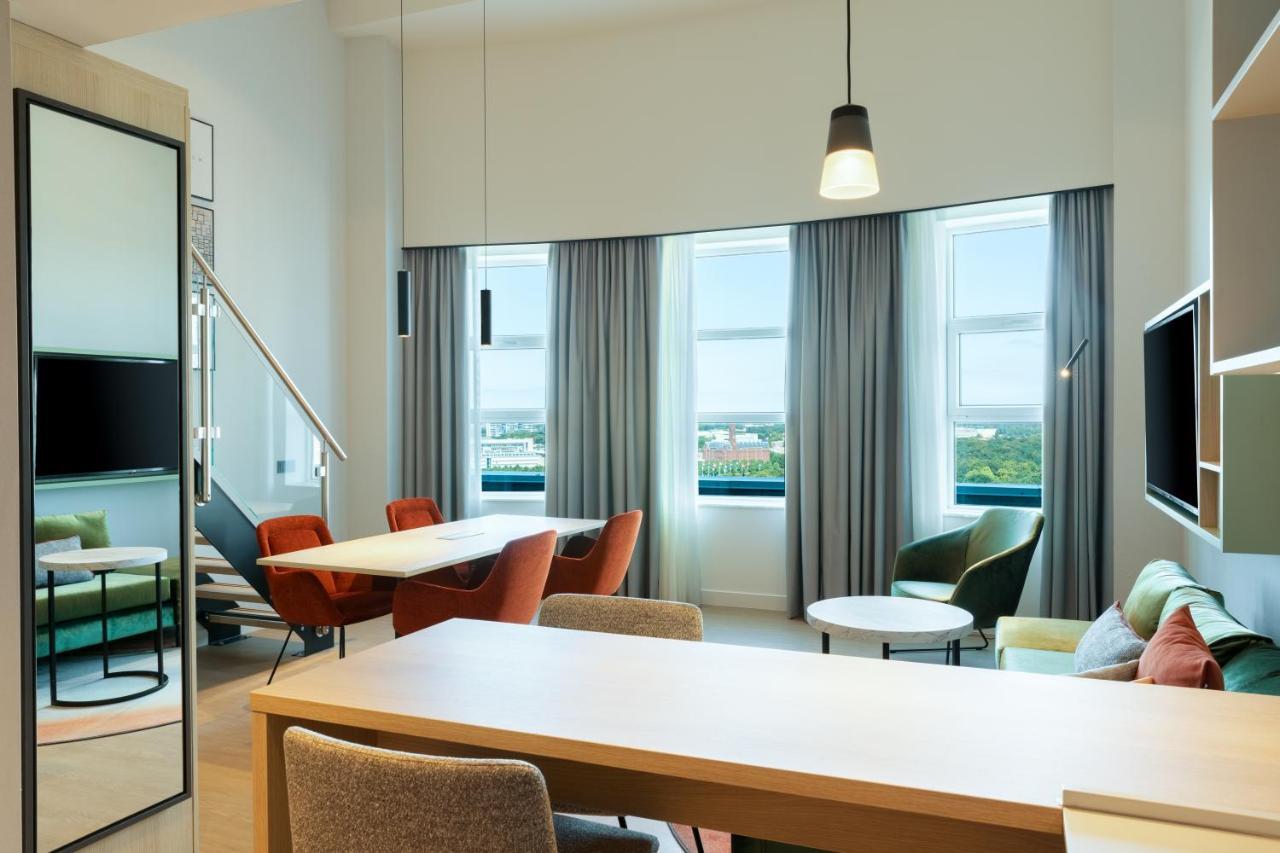 King Loft with Skyline View,1381230005:JPEG