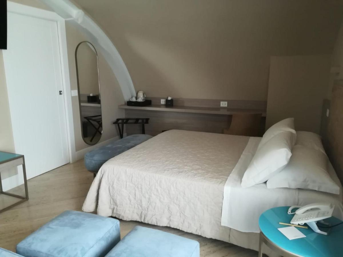 Deluxe Double Room with Side Sea View,1303797622:JPEG
