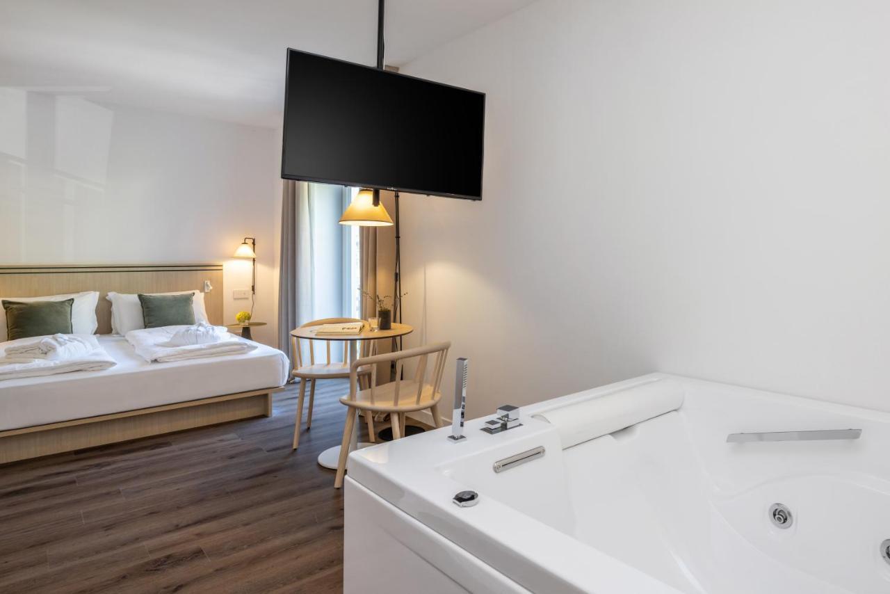 Suite with Hot Tub