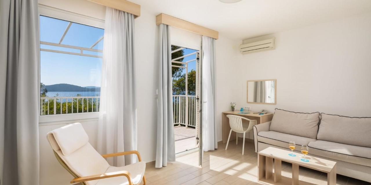 Suite Seaside Balcony,1588416171:JPEG
