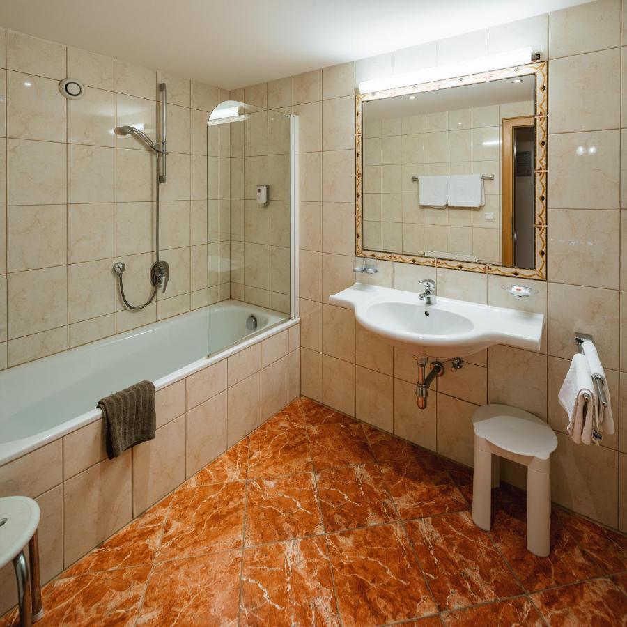 Double Room with Balcony,1386568619:JPEG