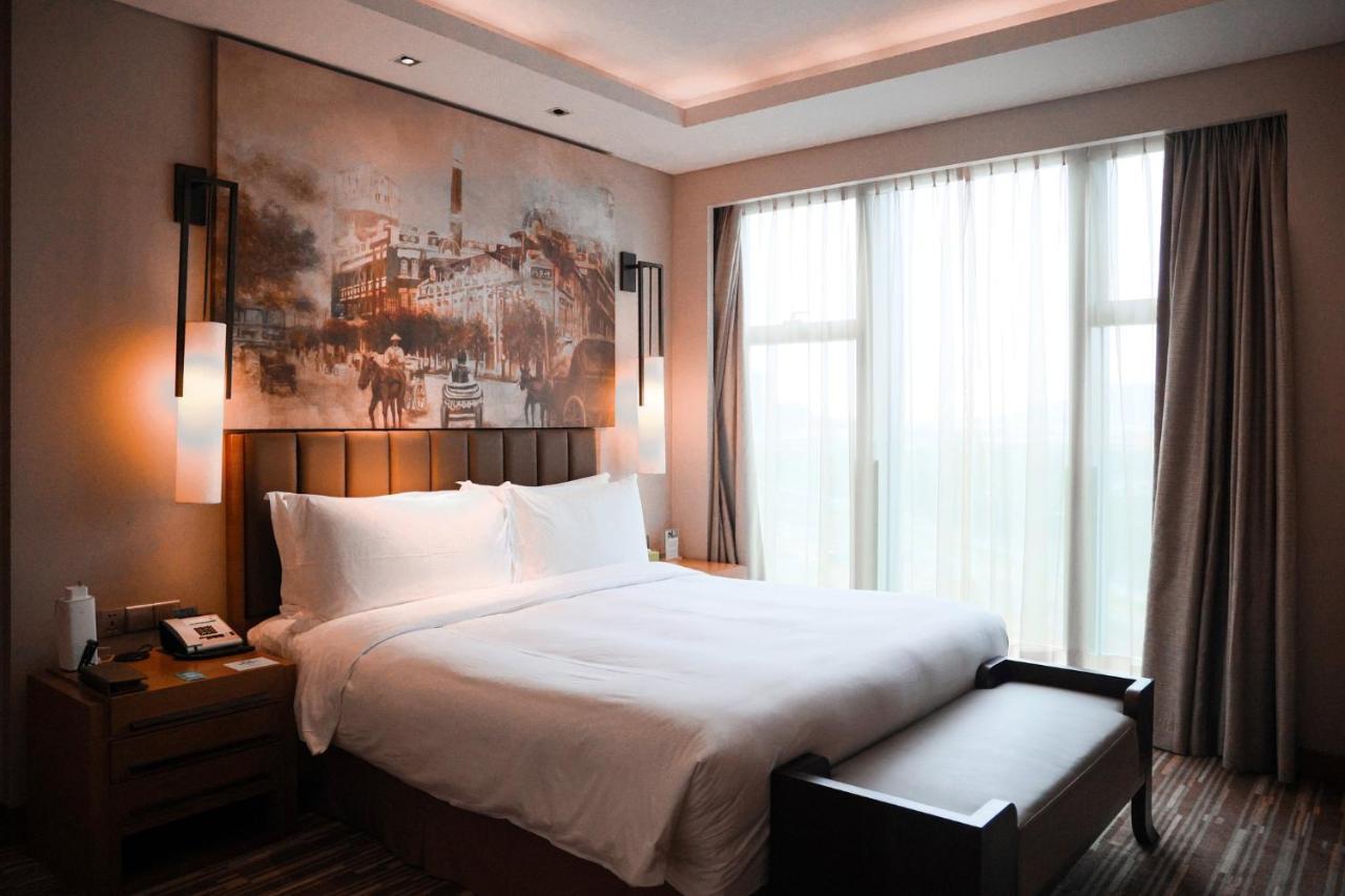 1 King One Bedroom Suite