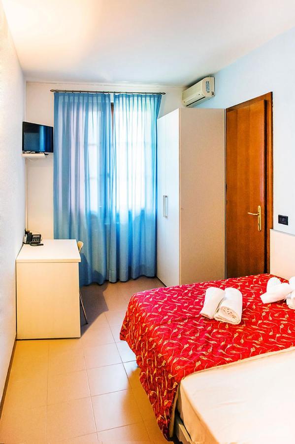 Small Double Room,1419374280:JPEG