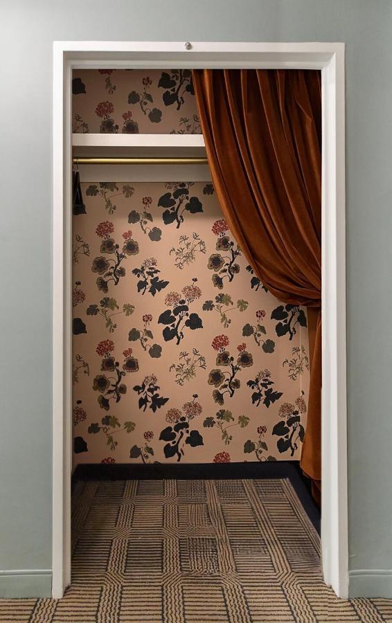 King Room with Roll-In Shower - Disability Access,1429643200:JPEG