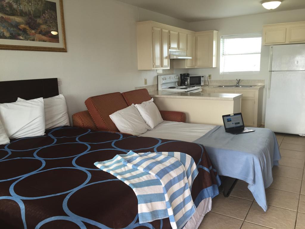 Two-Bedroom Queen Suite with Sofa Bed,143692526:JPEG
