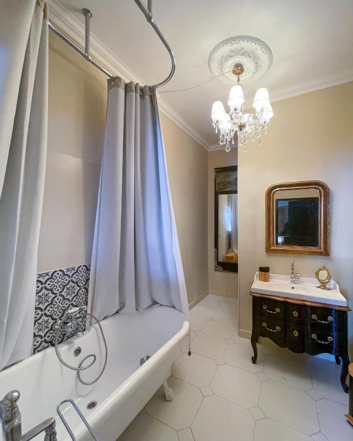 Deluxe Double Room with Bath,1465954853:JPEG