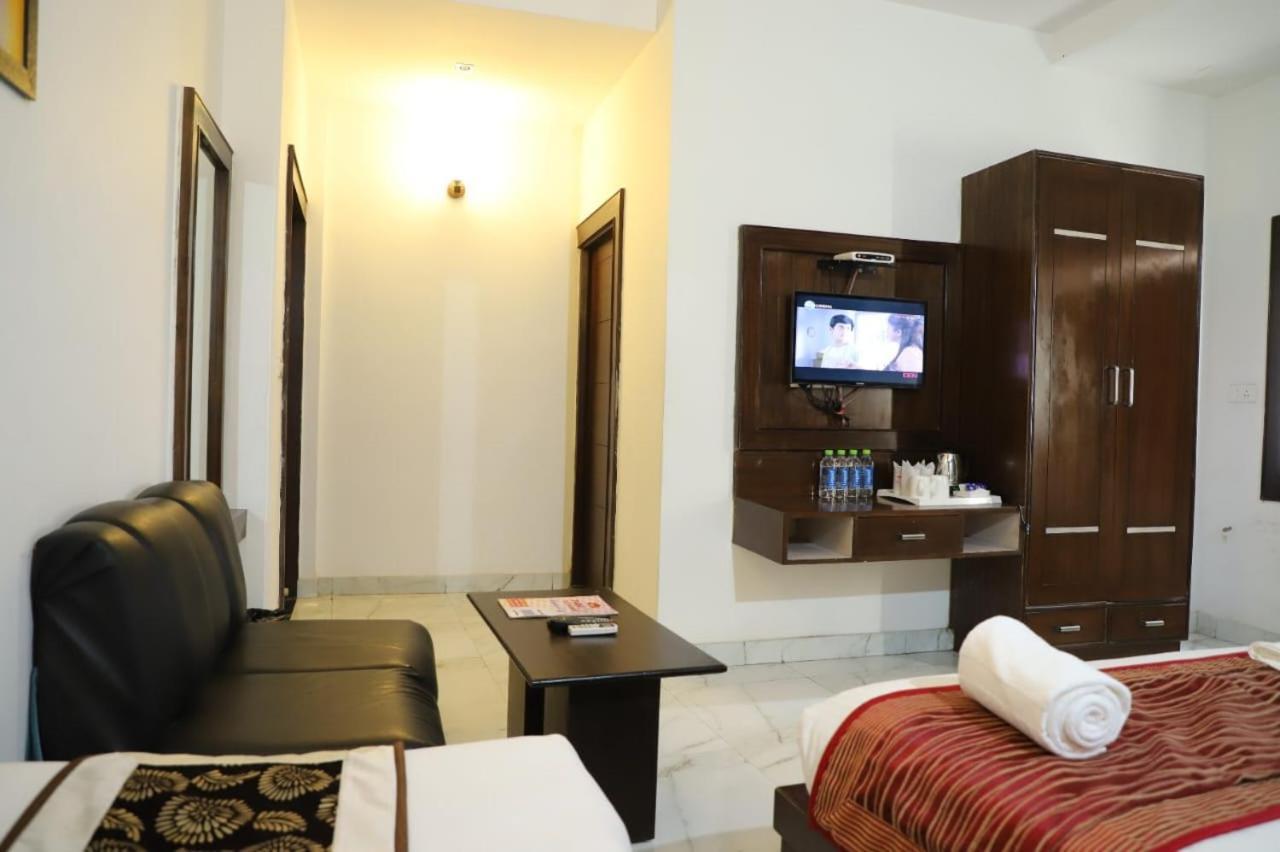 Deluxe Family Room,1478263042:JPEG