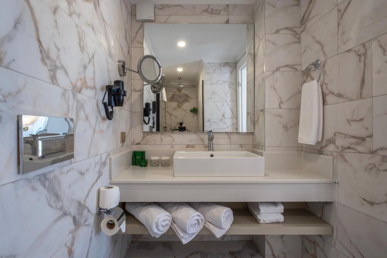 Dreibettzimmer mit Badewanne