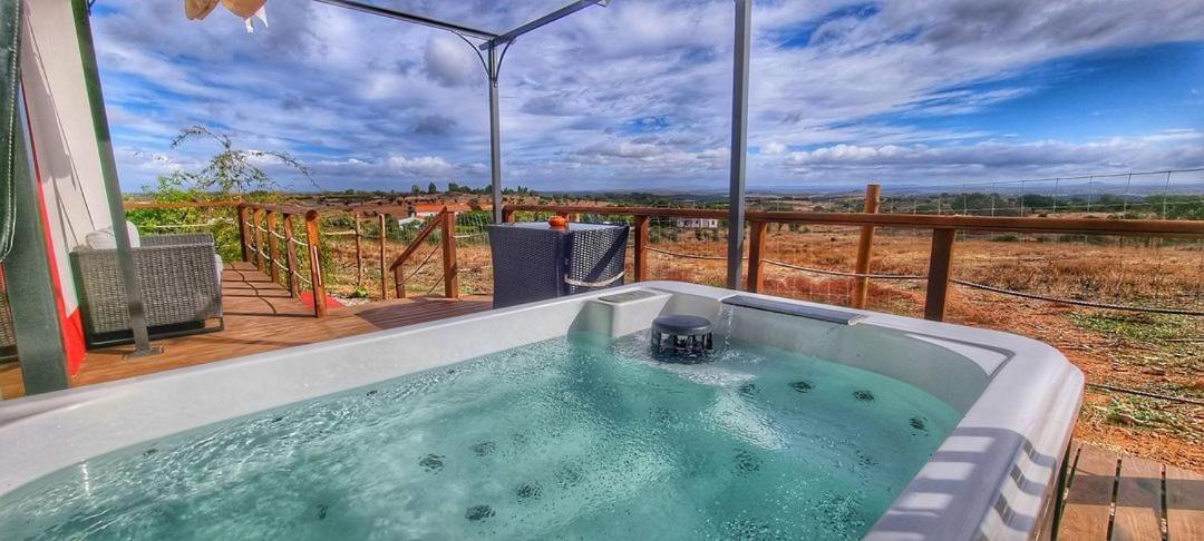 Deluxe Bungalow Jacuzzi,1498795537:JPEG