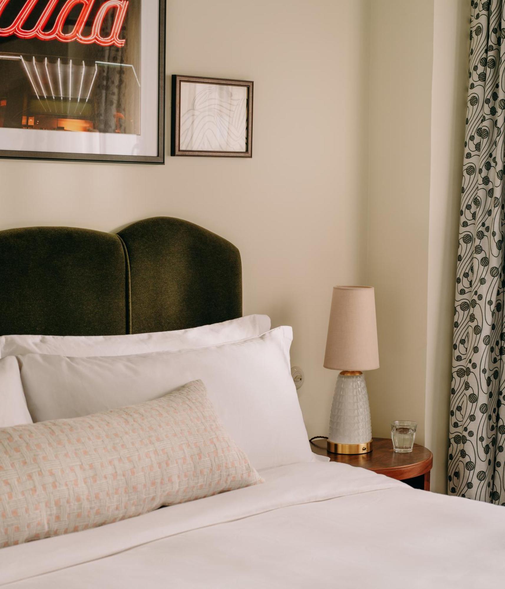 Roomy,1524425518:JPEG