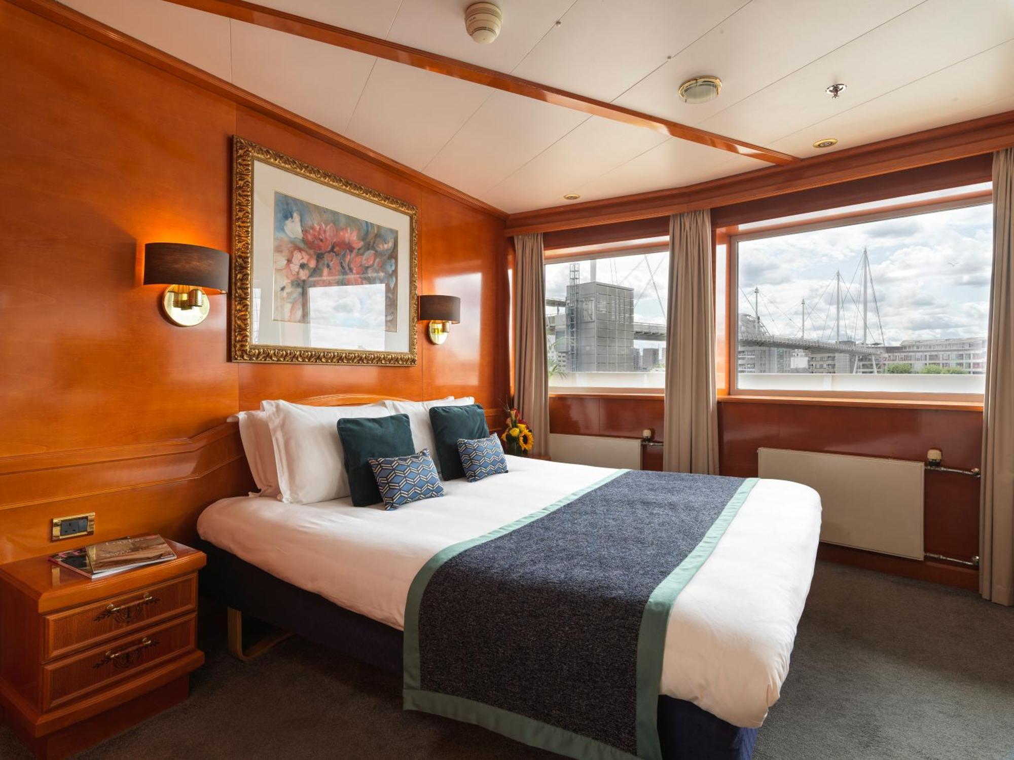 Executive Suite River View,1535175811:JPEG