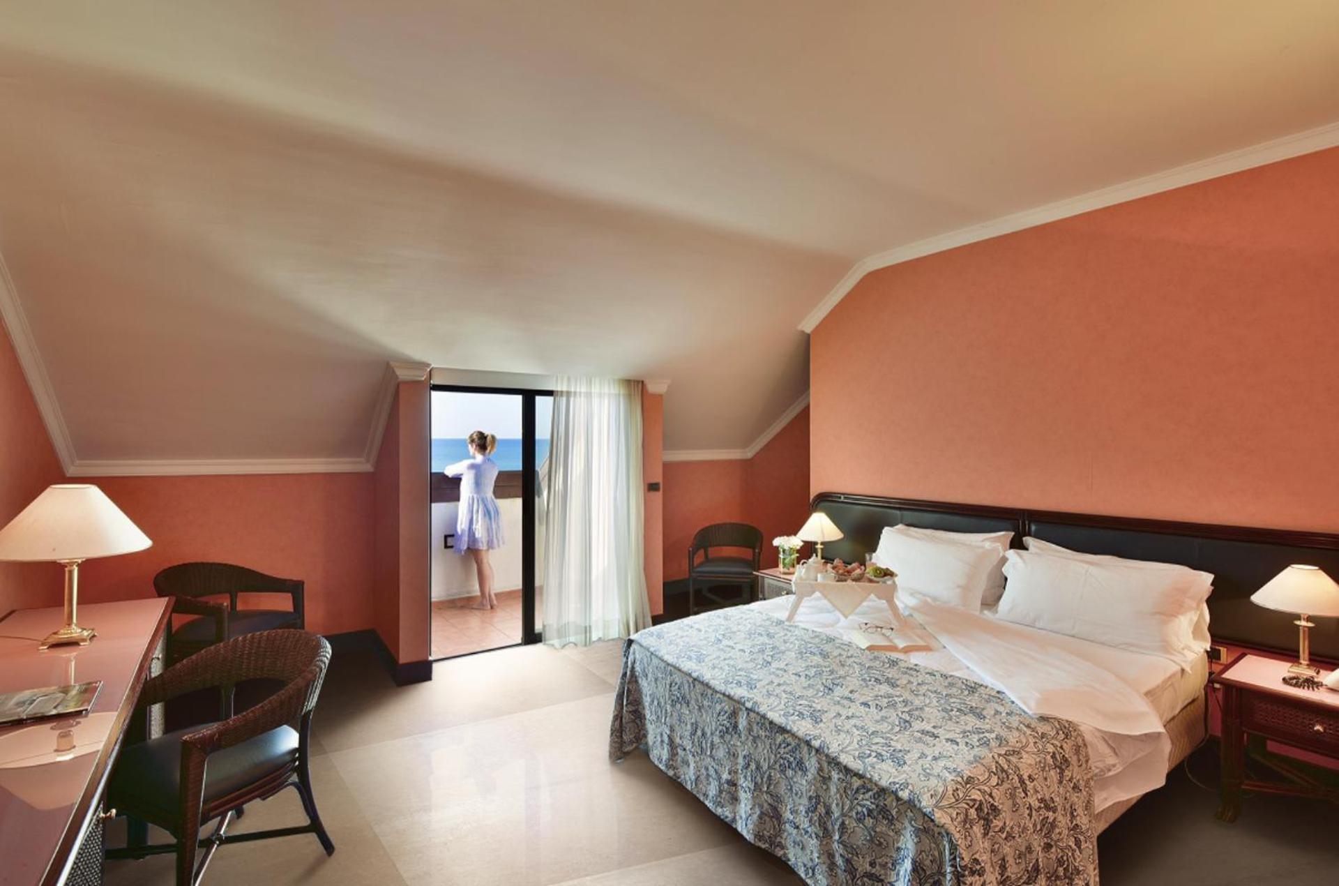 Double Room with Balcony and Sea View,750684302:JPEG