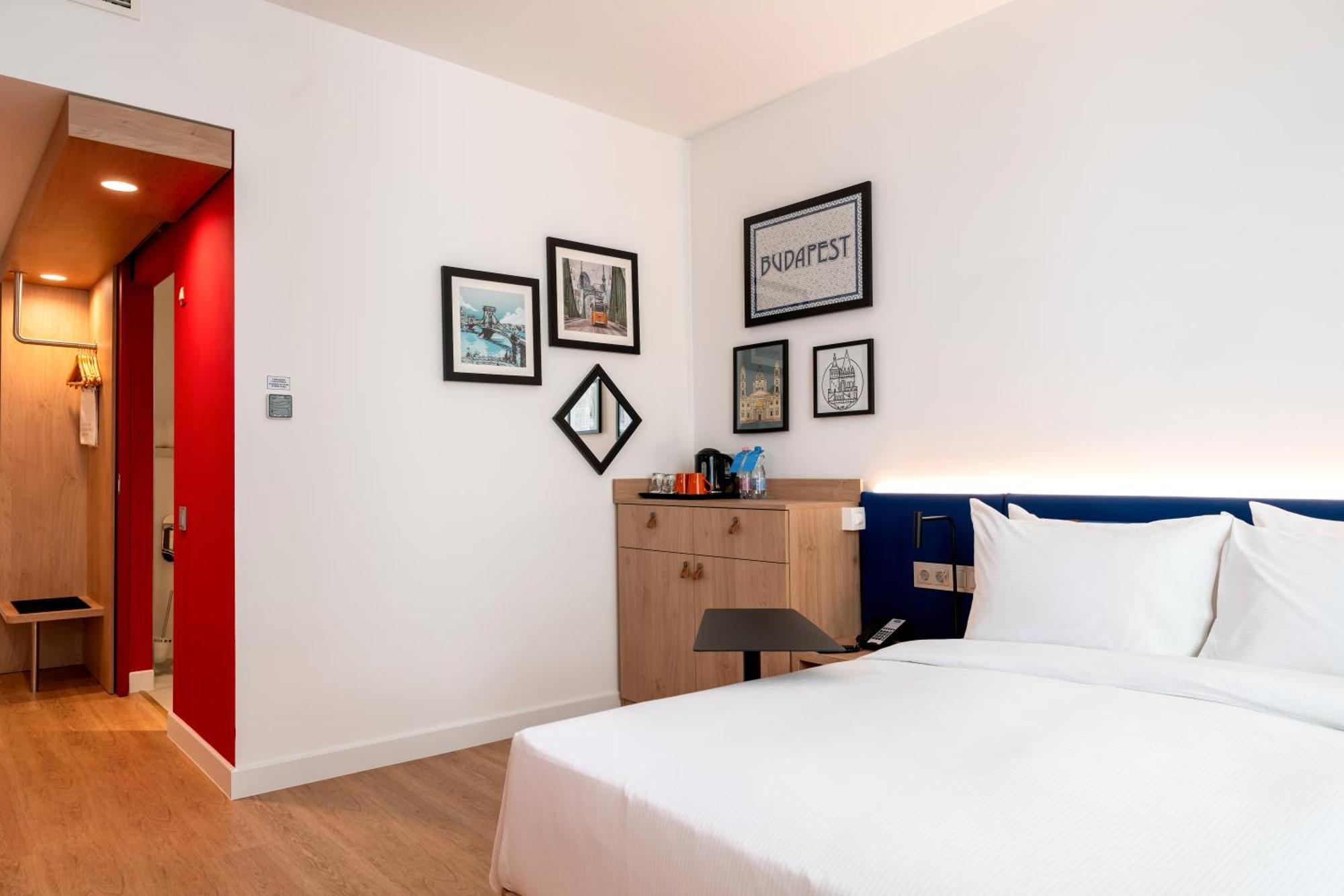 Queen Room - Accessible,1539119104:JPEG
