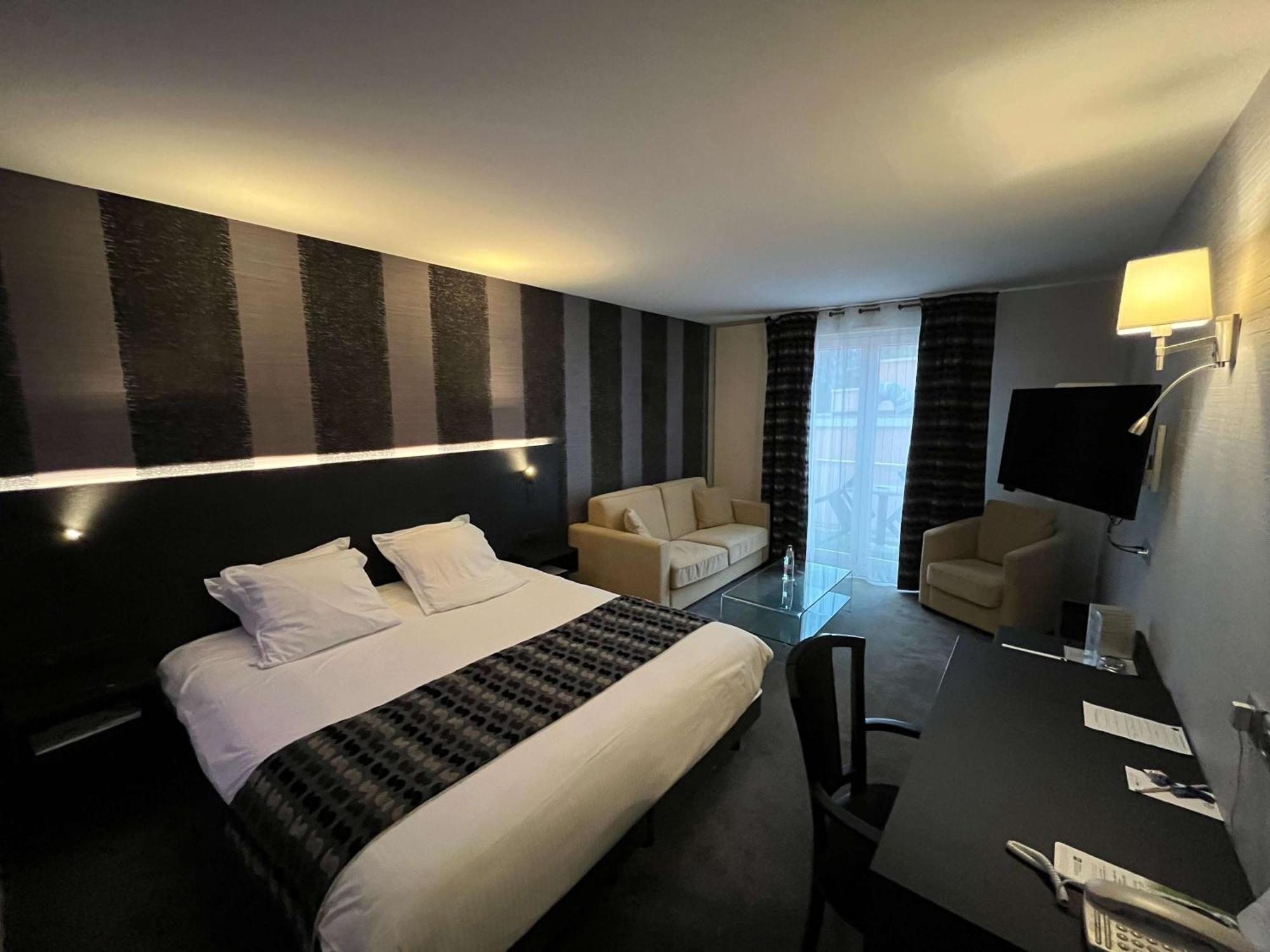 Junior King Suite with Sofa Bed - Non-Smoking,1633676588:JPEG