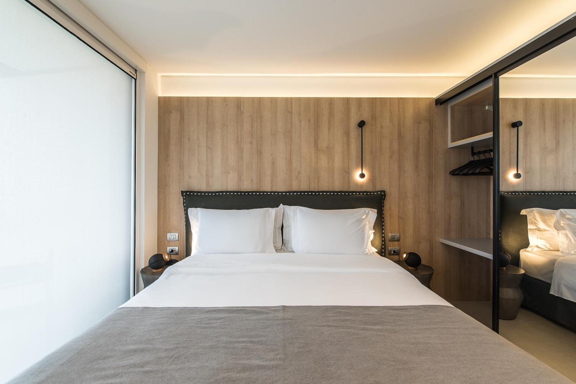 Deluxe Room,1541467033:JPEG