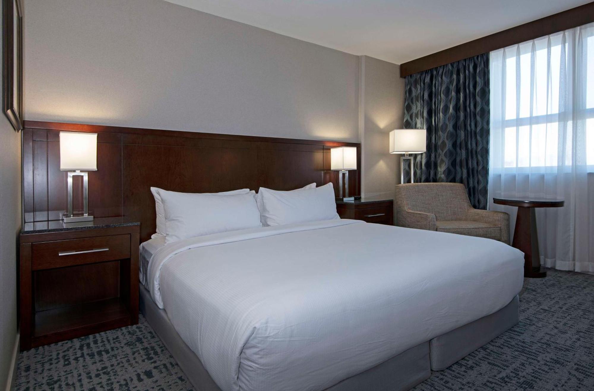 King Room with Roll-in Shower - Mobility and Hearing Accessible/Non-Smoking,1541524561:JPEG