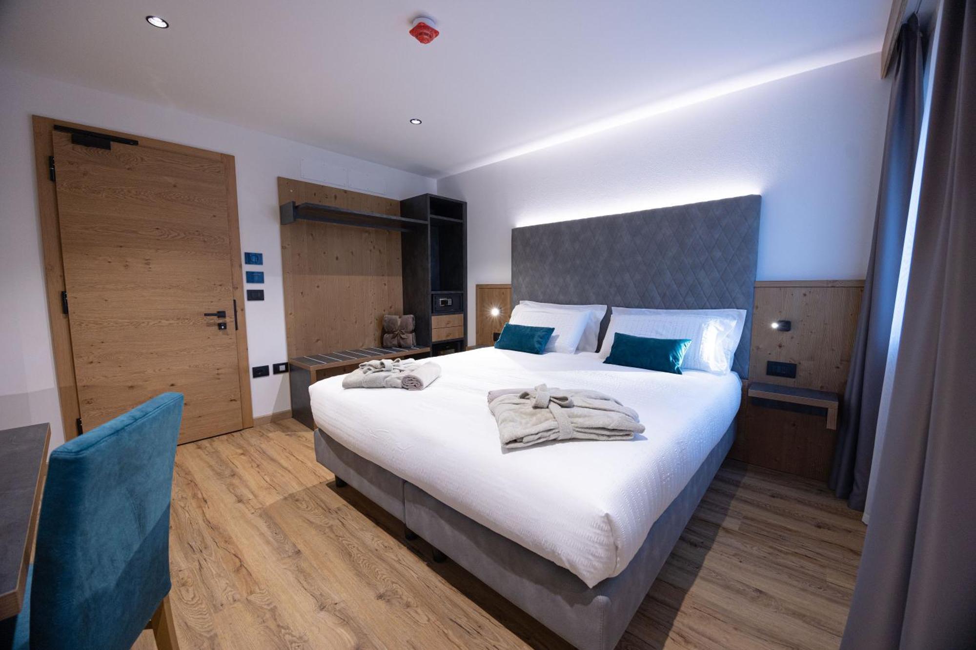 Standard Double or Twin Room Balcony,1542150019:JPEG