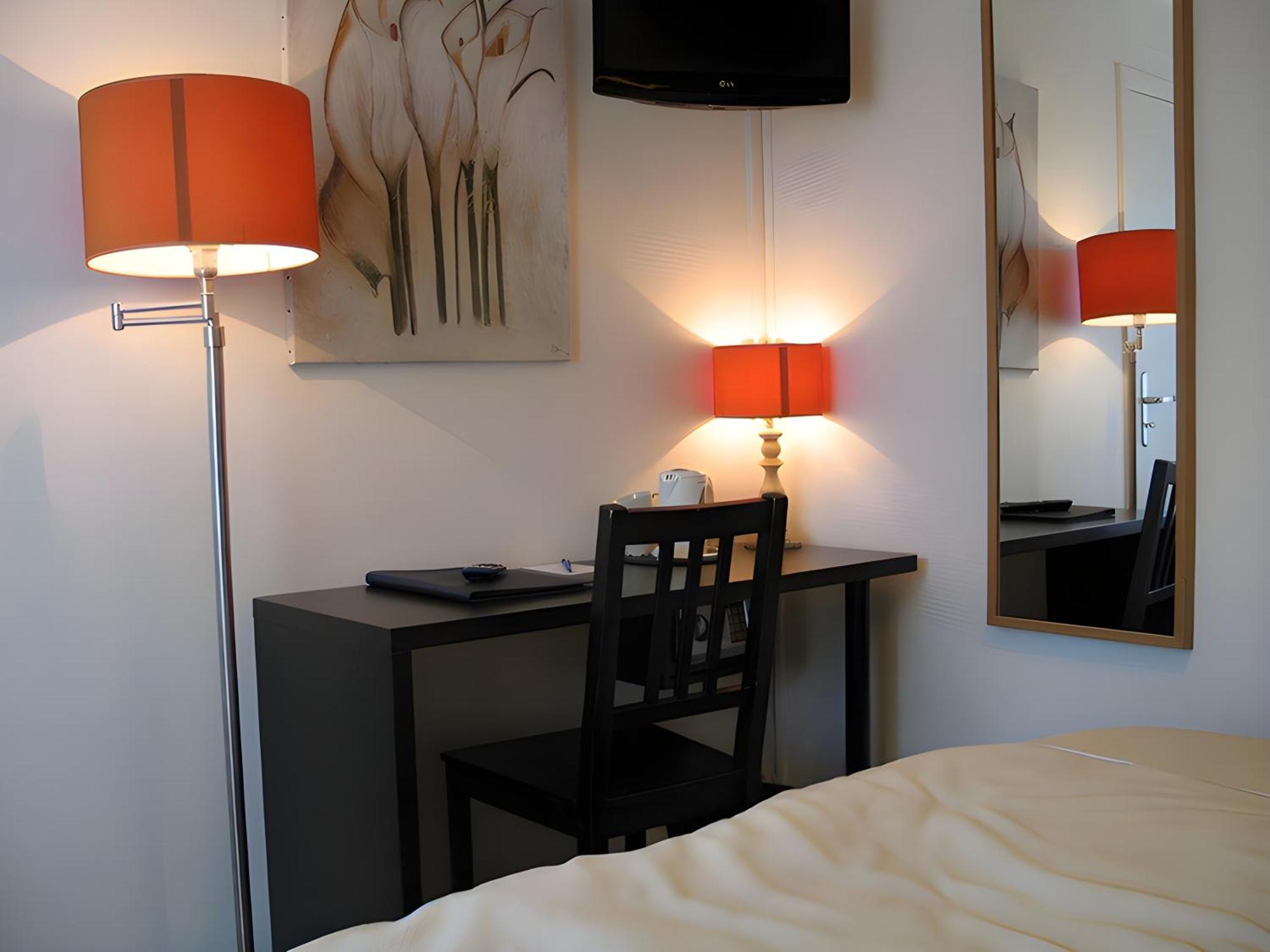 Twin Room,1544053399:JPEG