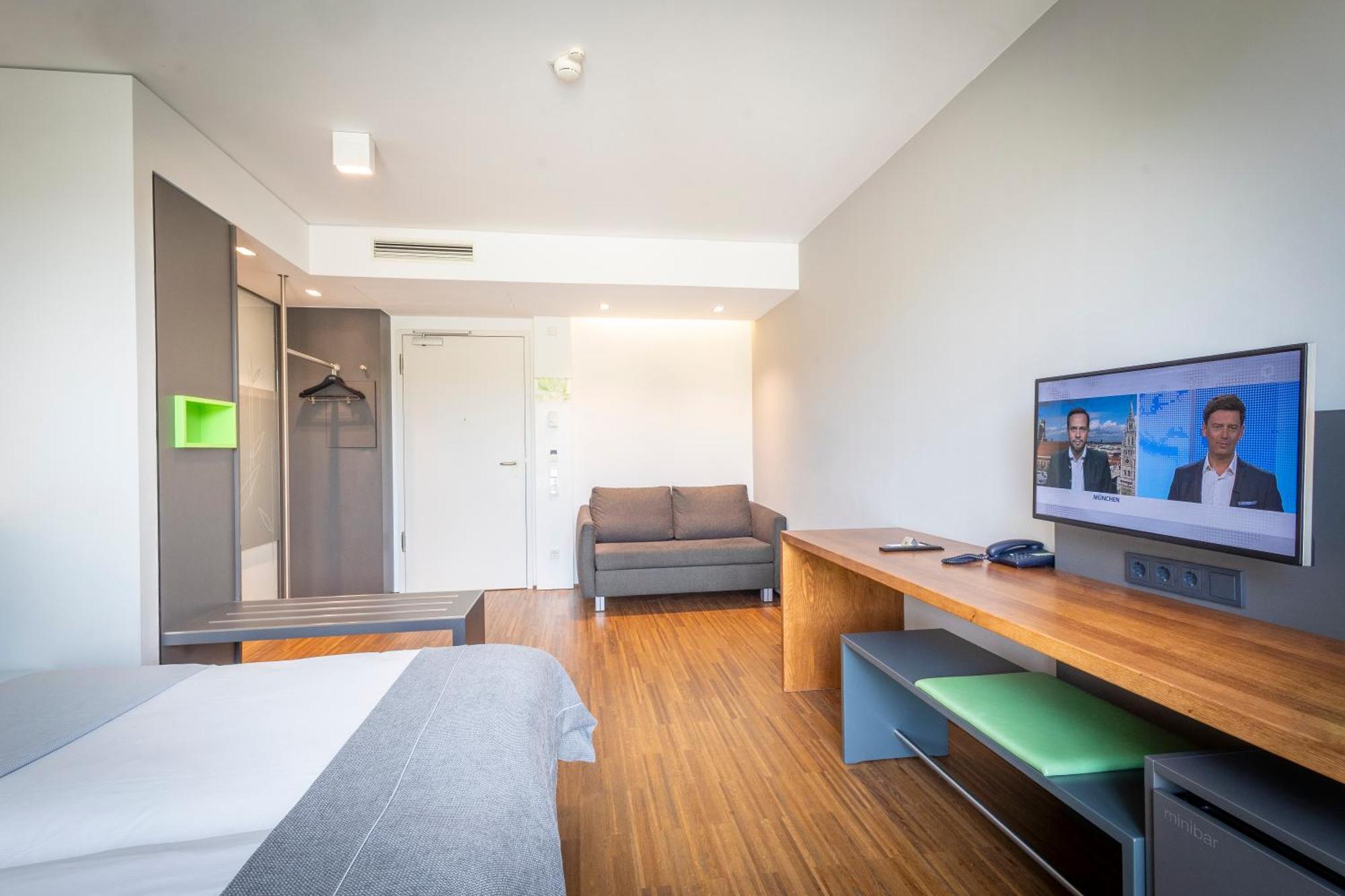 Family Room,1548617767:JPEG
